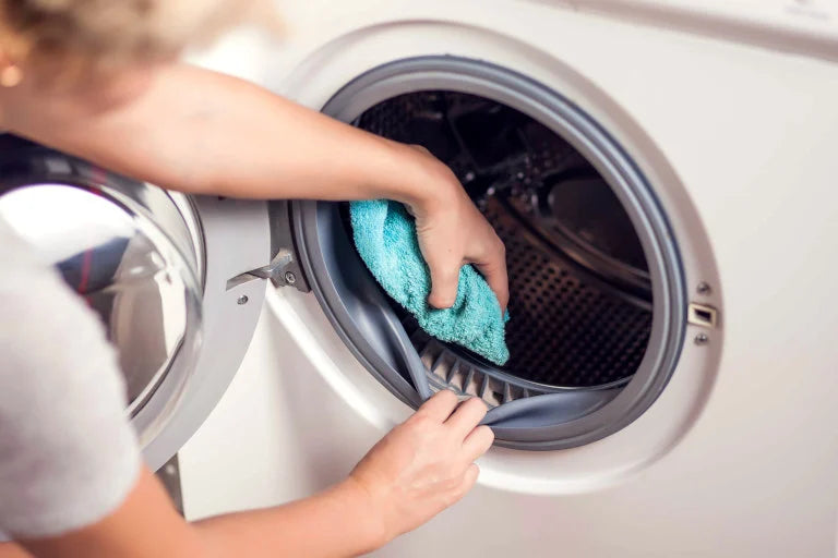 How to clean a washing machine seal
