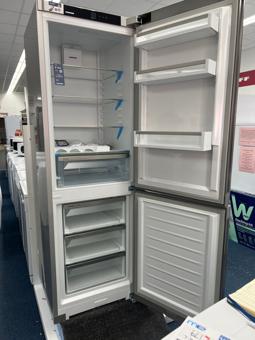 Liebherr CNSFD5203 - Silver Freestanding Frost Free Fridge Freezer - D energy - Unboxed
