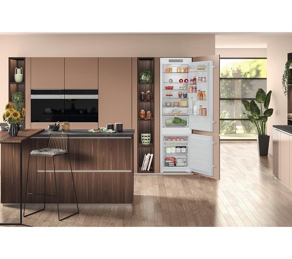 Hotpoint HTC20 T322 UK - White 70/30 - Sliding Hinge - Tall Integrated Frost Free Fridge Freezer - E energy
