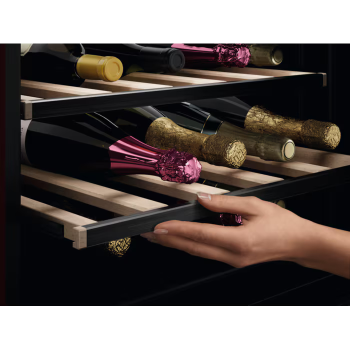 AEG NKW8P21KAB - Black 18 Bottle Wine Cooler - 45cm Integrated