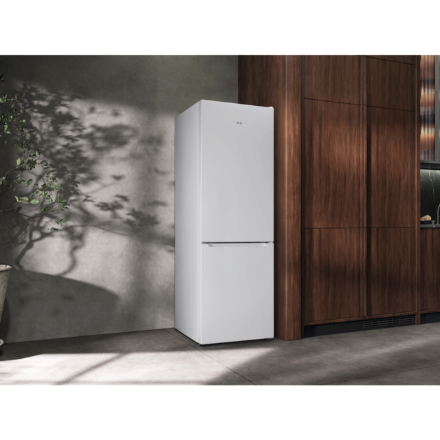 AEG ORC5S331EW - White Freestanding 70/30 Low Frost Fridge Freezer - E energy