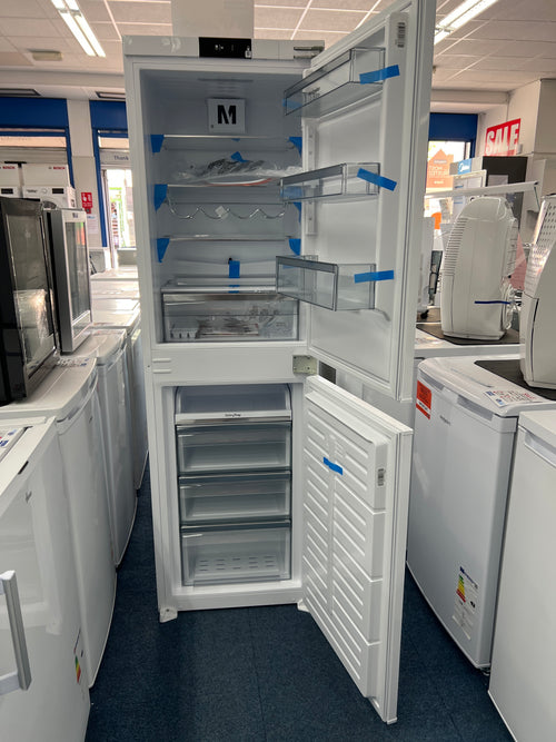 Montpellier MIFF550FF - White Integrated Frost Free Fridge Freezer - 230 Litres - Energy Rating E - Unboxed