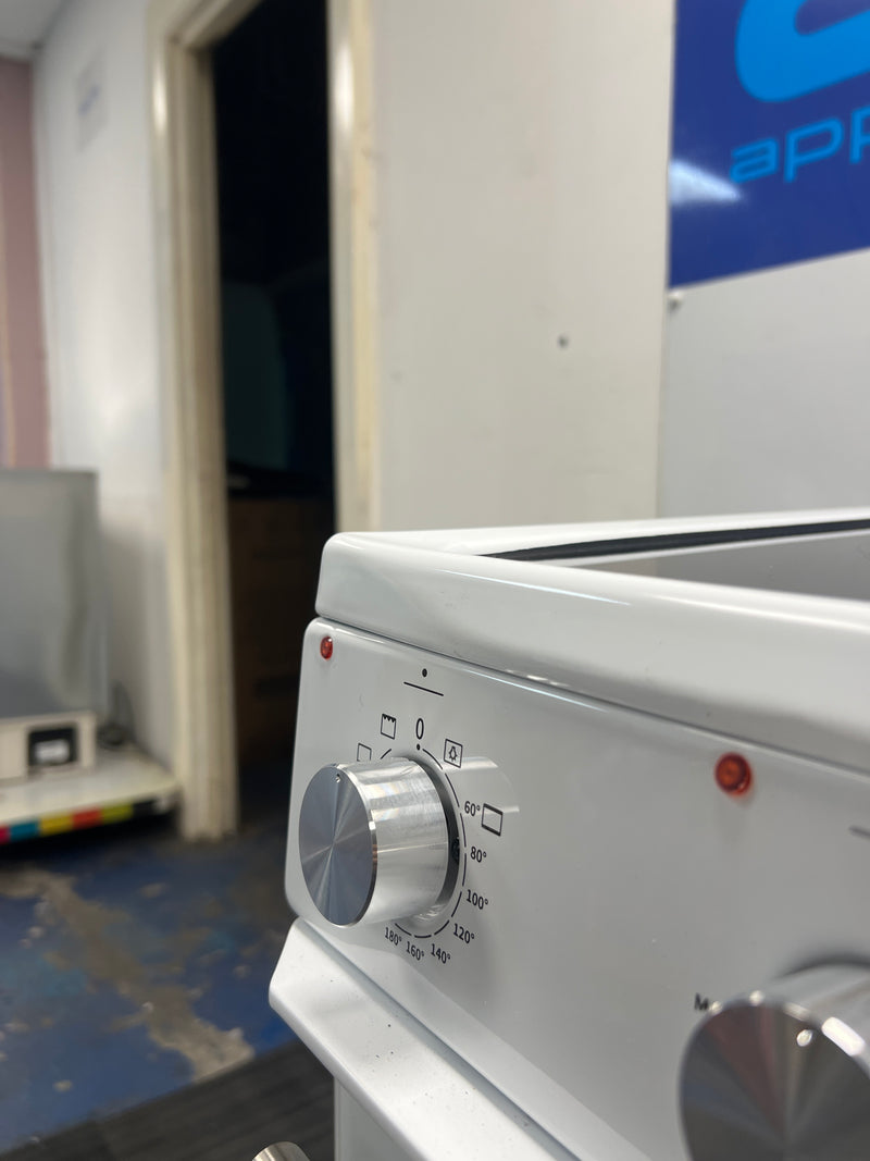 Hisense HDE3211BWUK - White Ceramic Electric Cooker - Double Oven - A+/A Energy - Unboxed