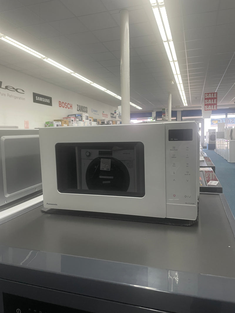 Panasonic NN-ST23QMBPQ - Silver 20L Microwave - 800W - Display
