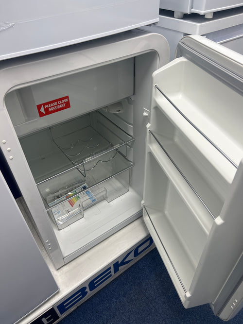 Teknix T130RDW Retro Fridge - Ex Display