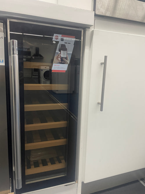 Hoover HWCB 30 UK/N - Black 19 Bottle Capacity Wine Cooler - G energy - Display