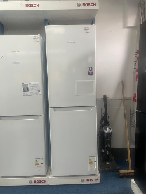 Bosch Series 2 KGN34NWEAG - White Freestanding 50/50 Frost Free Fridge Freezer - E energy - Display