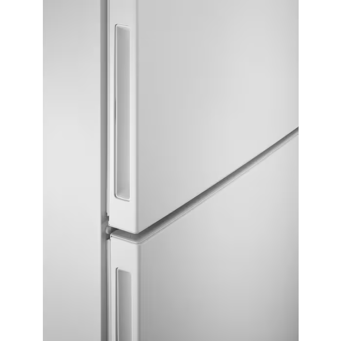 AEG RCB632E3MW - White Freestanding 60/40 Frost Free Fridge Freezer - E energy