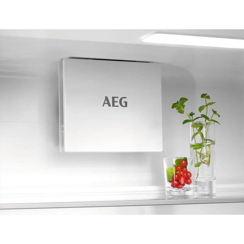 AEG NSC7G751ES - Integrated 70/30 Frost Free Fridge Freezer - E energy