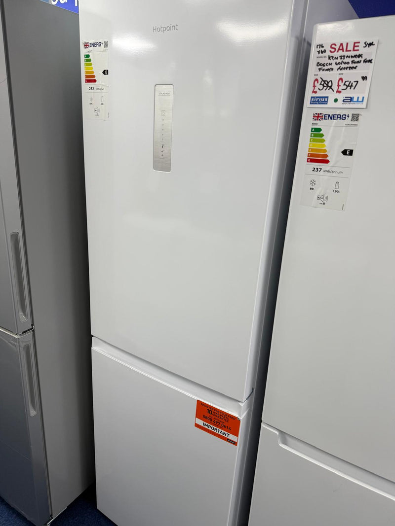 Hotpoint H5X 82O W - White Freestanding 70/30 Auto Defrost Fridge Freezer - E energy - Display