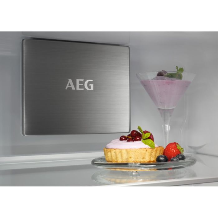AEG NSC7G181DS - Integrated Frost Free Fridge Freezer - E energy