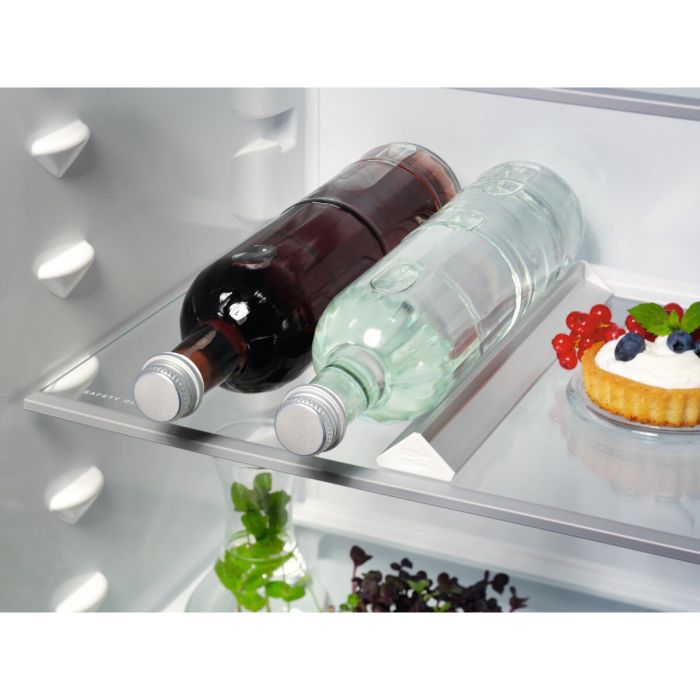 AEG NSC7G752ES - Integrated 70/30 Frost Free Fridge Freezer - E energy