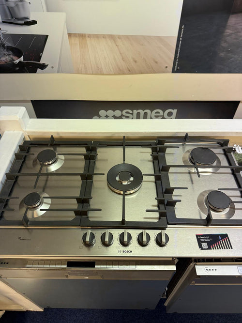 Bosch PCR9A5B90 - Stainless steel 5 Zone Gas Hob - Display