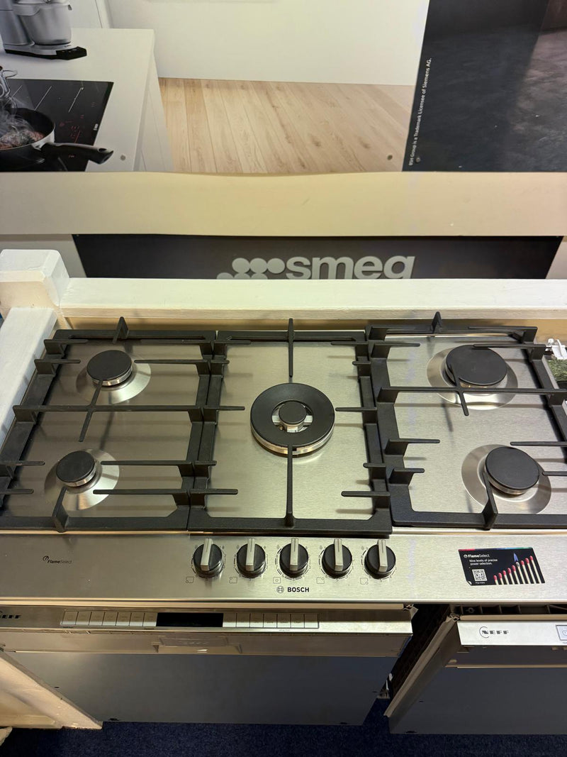 Bosch PCR9A5B90 - Stainless steel 5 Zone Gas Hob - Display