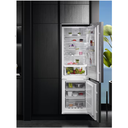 AEG TSC7G181ES - Integrated 194lt/62lt 70/30 Split Fridge Freezer - Frost Free - E Energy Rating